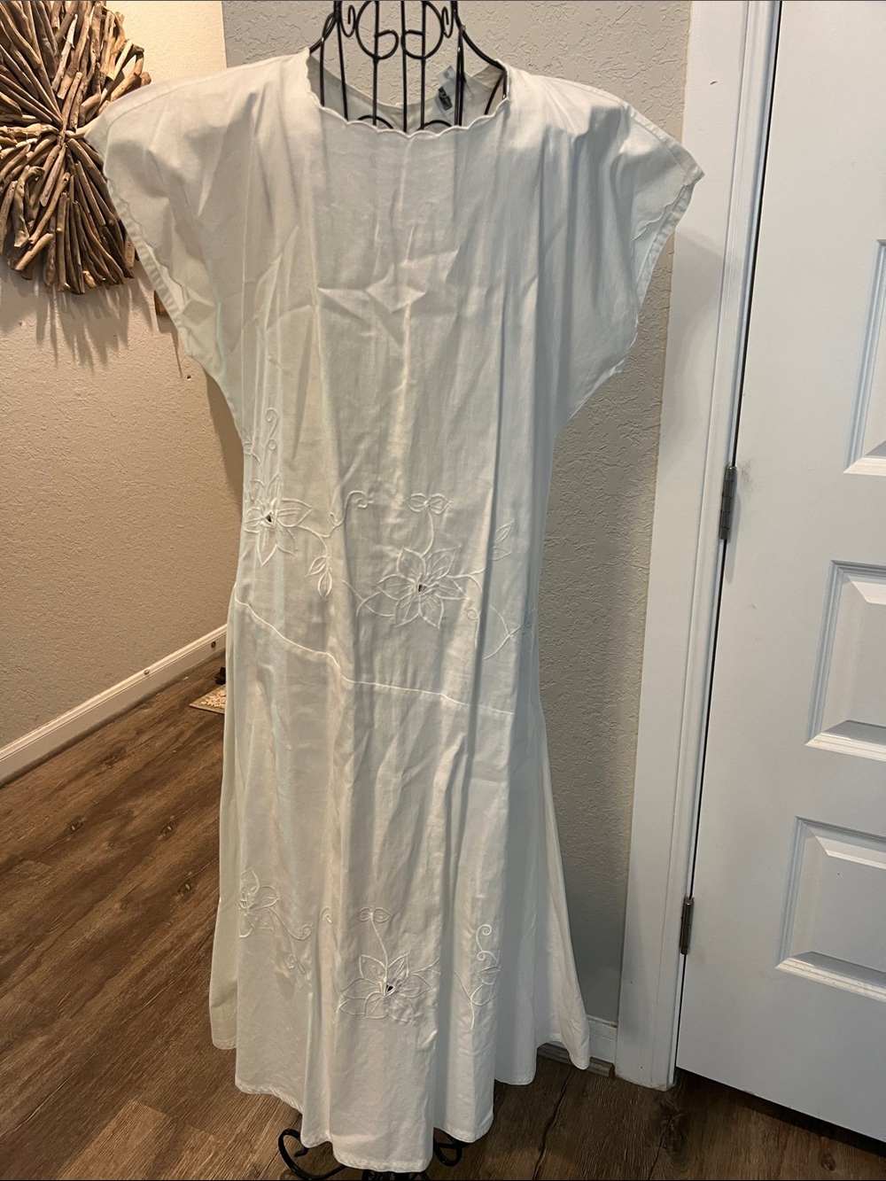 Splendid White Embroidered Cotton Maxi Dress